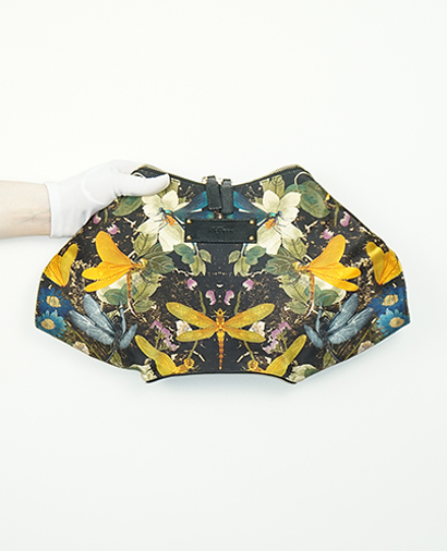 De Manta Clutch, front view